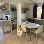 אתר קמפינג La Clape Village *