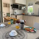 אתר קמפינג La Clape Village *
